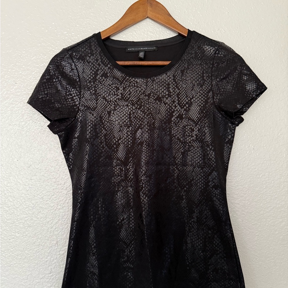 White House Black Market Black Fitted Graphic Tee Size XS